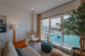 Luxurious Harbour View Condo sleeps up till 8